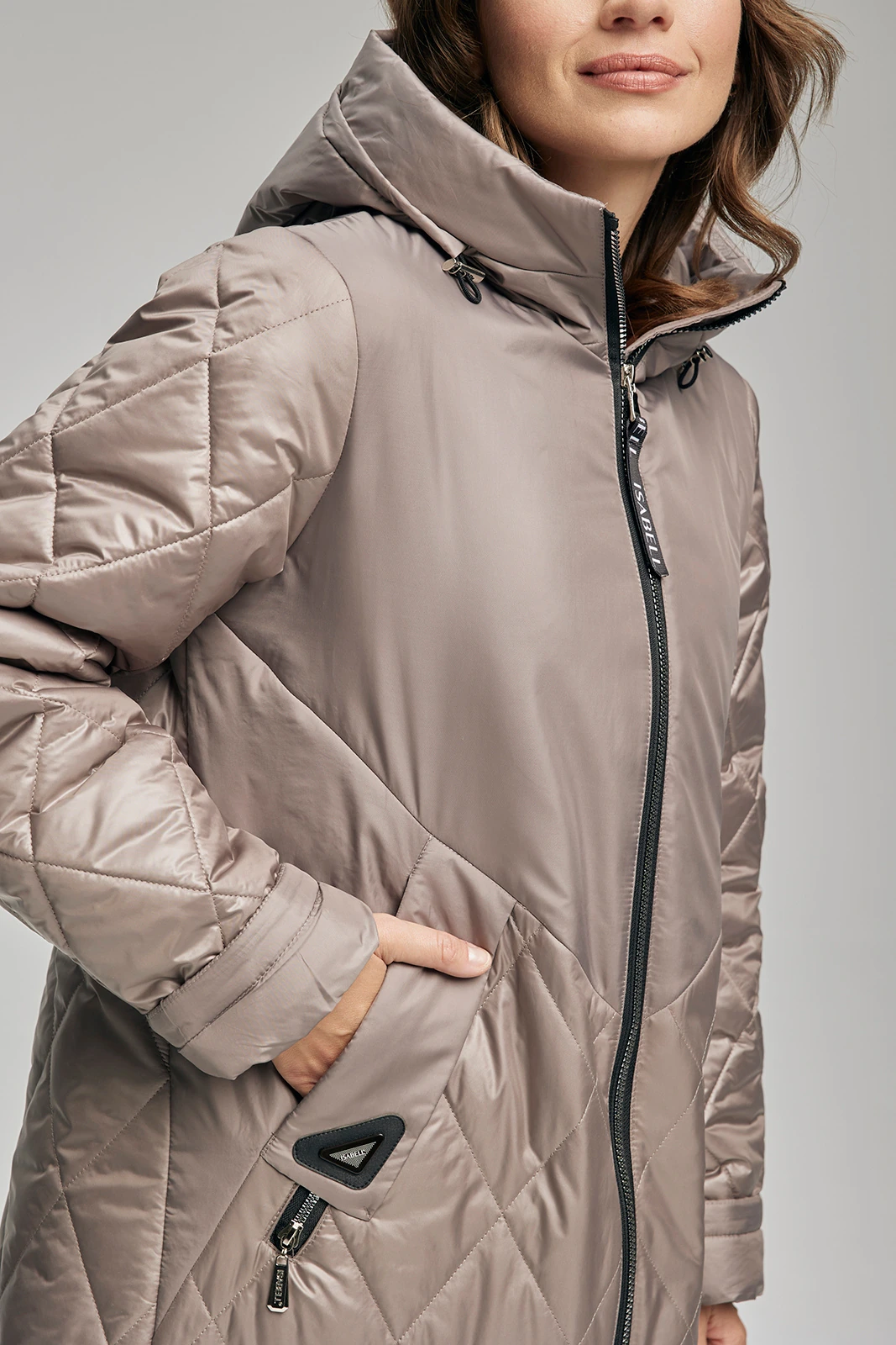 Ile kosztuje uszycie partii odzieży na zlecenie w Polsce [2026]